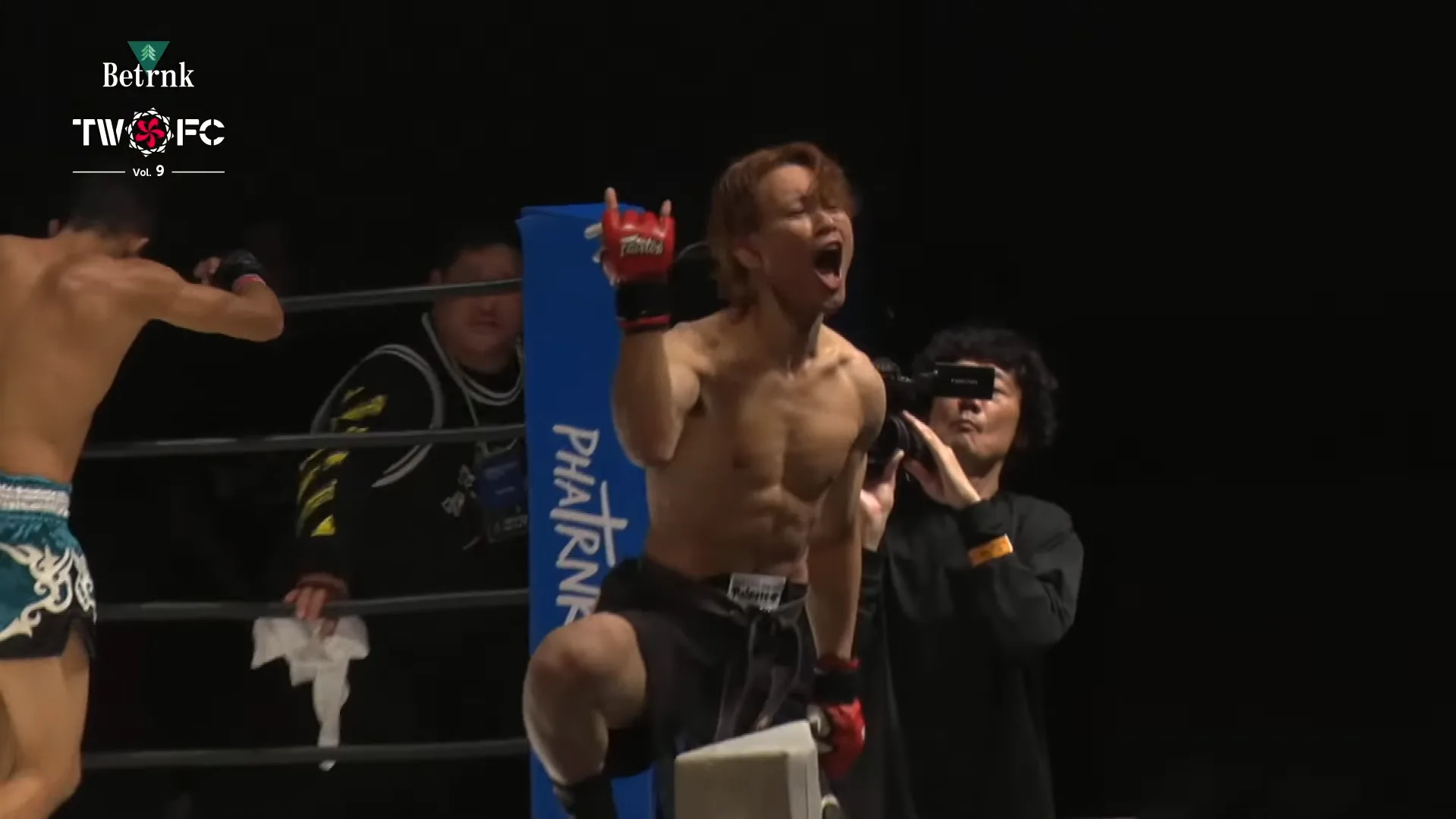 Japoński zawodnik w nietypowych spodenkach. 41-latek podczas walki eksponował… sztuczne pośladki