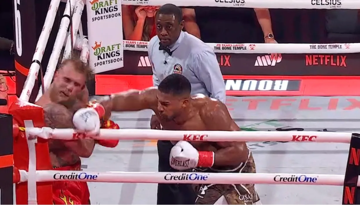 Anthony Joshua brutalnie nokautuje Jake’ Paula. Co za bomba w szóstej rundzie [WIDEO]