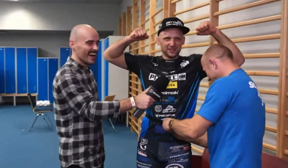 Mistrz KSW nagrodzony przez trenera. Paweł Pawlak otrzymał czarny pas, ale nie taki jaki chciał [WIDEO]