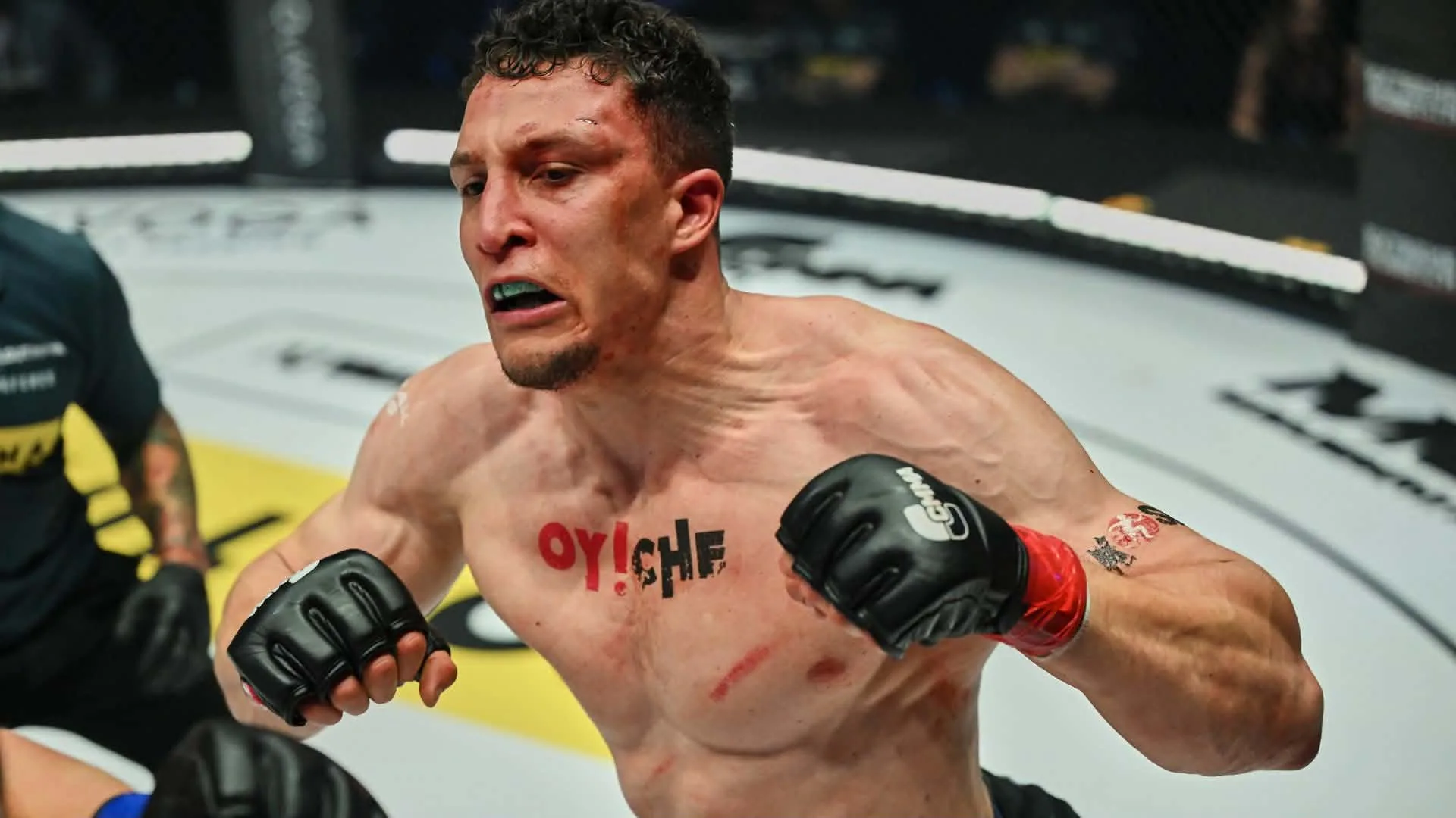 AJ pokazuje potężną siłę przed walką w KSW. Nagranie robi wrażenie [WIDEO]