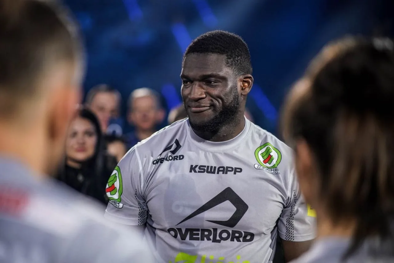 Potężny transfer FAME! Izu Ugonoh wraca do walk i wchodzi do wielkiego turnieju