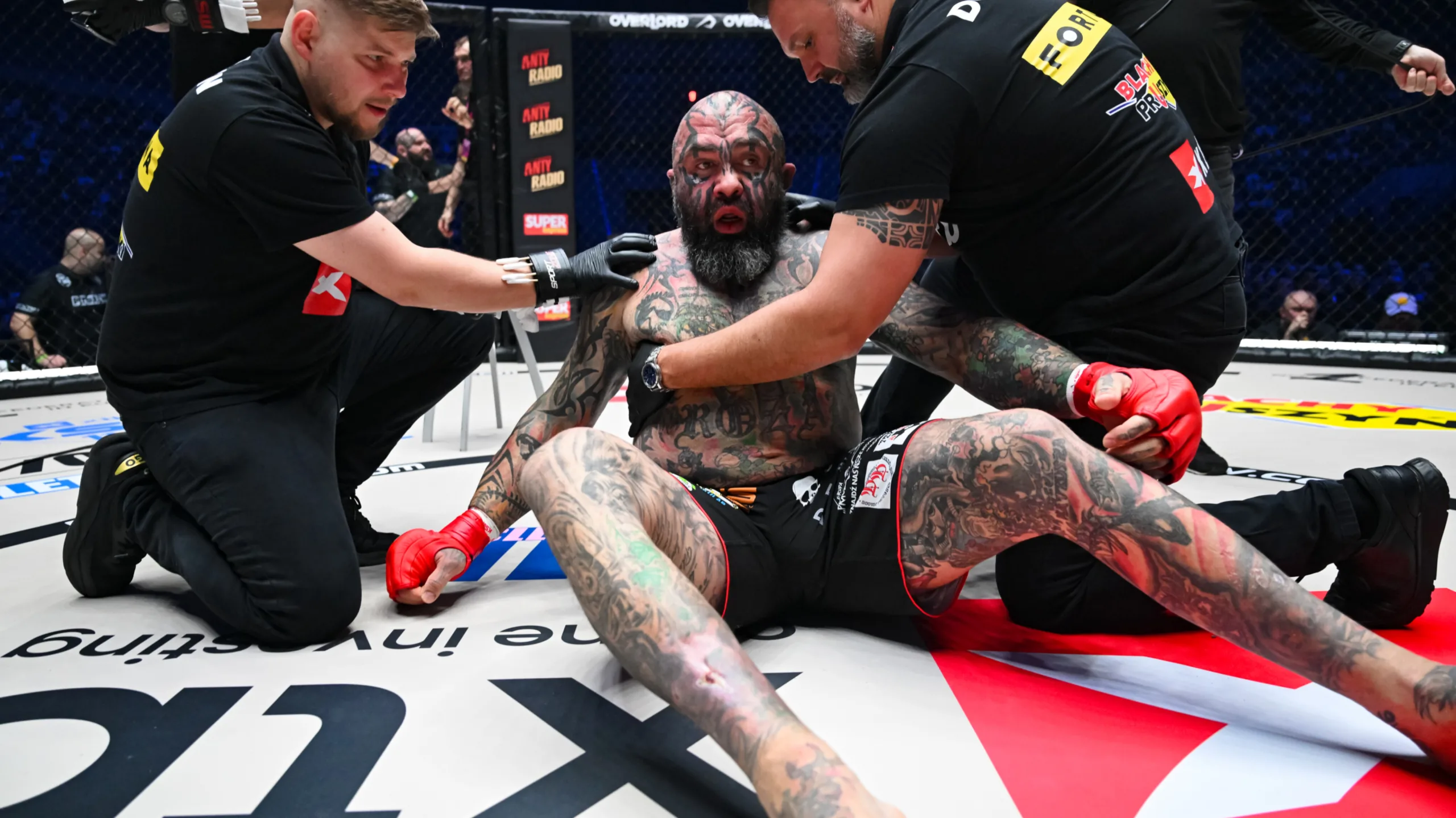 Kuriozum na KSW. Narożnik Różala przegapił moment nokautu [WIDEO]