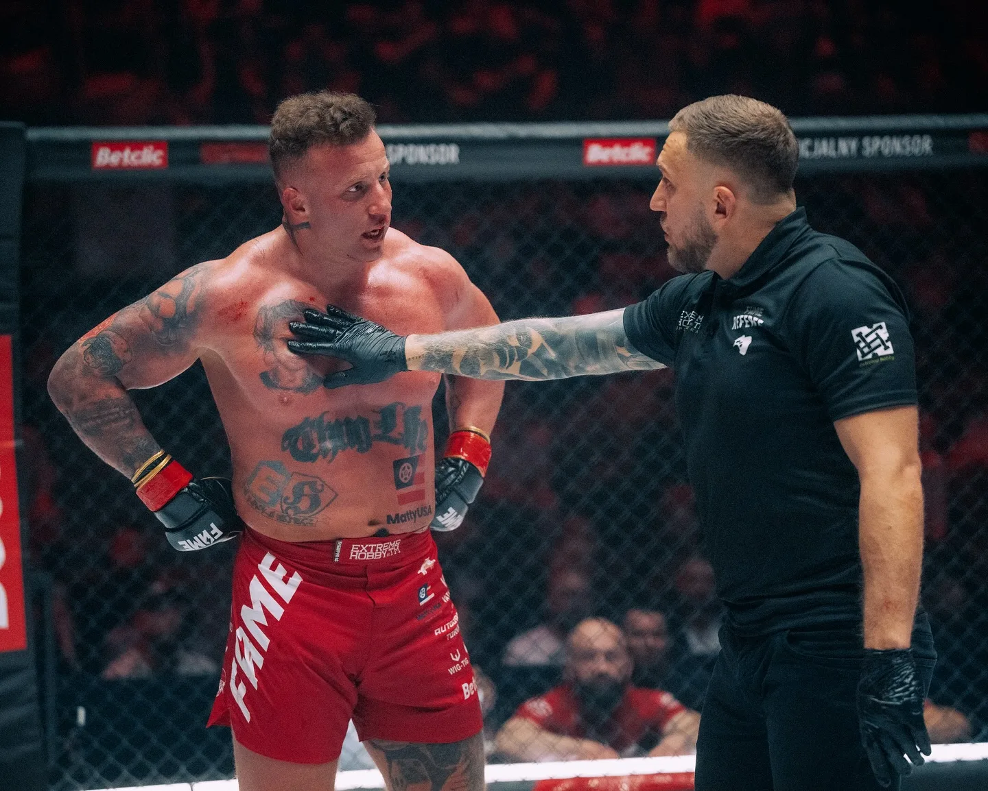 Denis Załęcki ma problemy finansowe? Freak fighter odpowiada