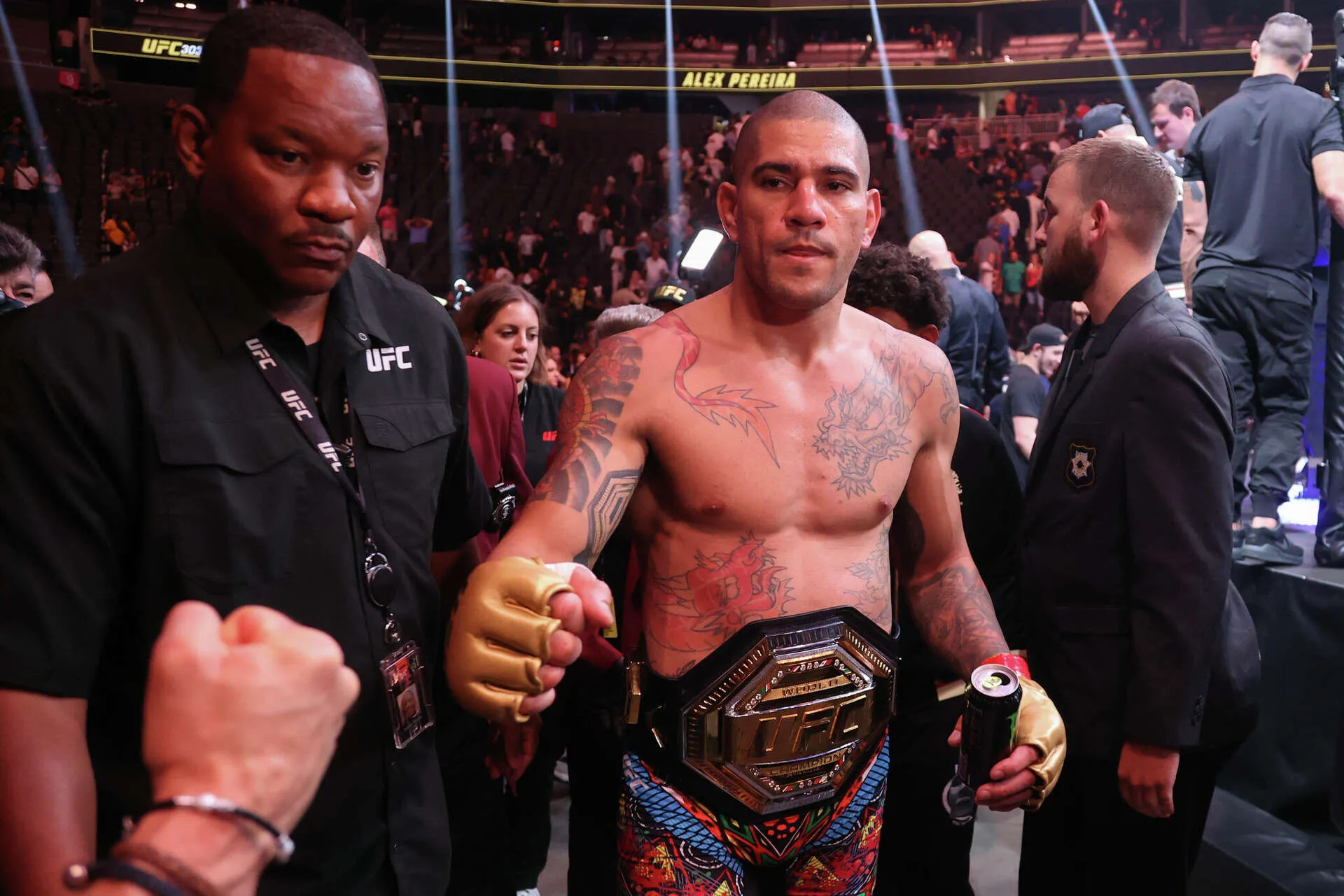 Zawodnik UFC doprowadził ojca do płaczu. Sprawił mu niespodziewany prezent