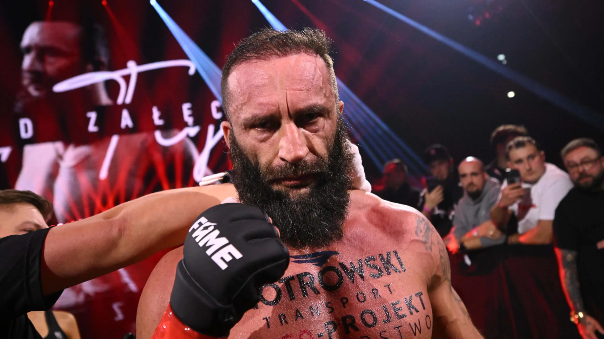 „Stałem, żeby to usłyszał”. Dawid Załęcki zabrał głos po walce z Szachtą