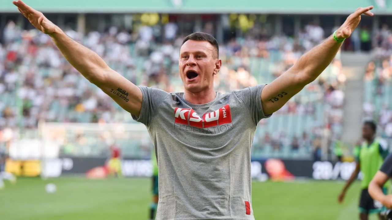 Arek Wrzosek trenuje Legię Warszawa. Gwiazda KSW pomoże w walce o utrzymanie?