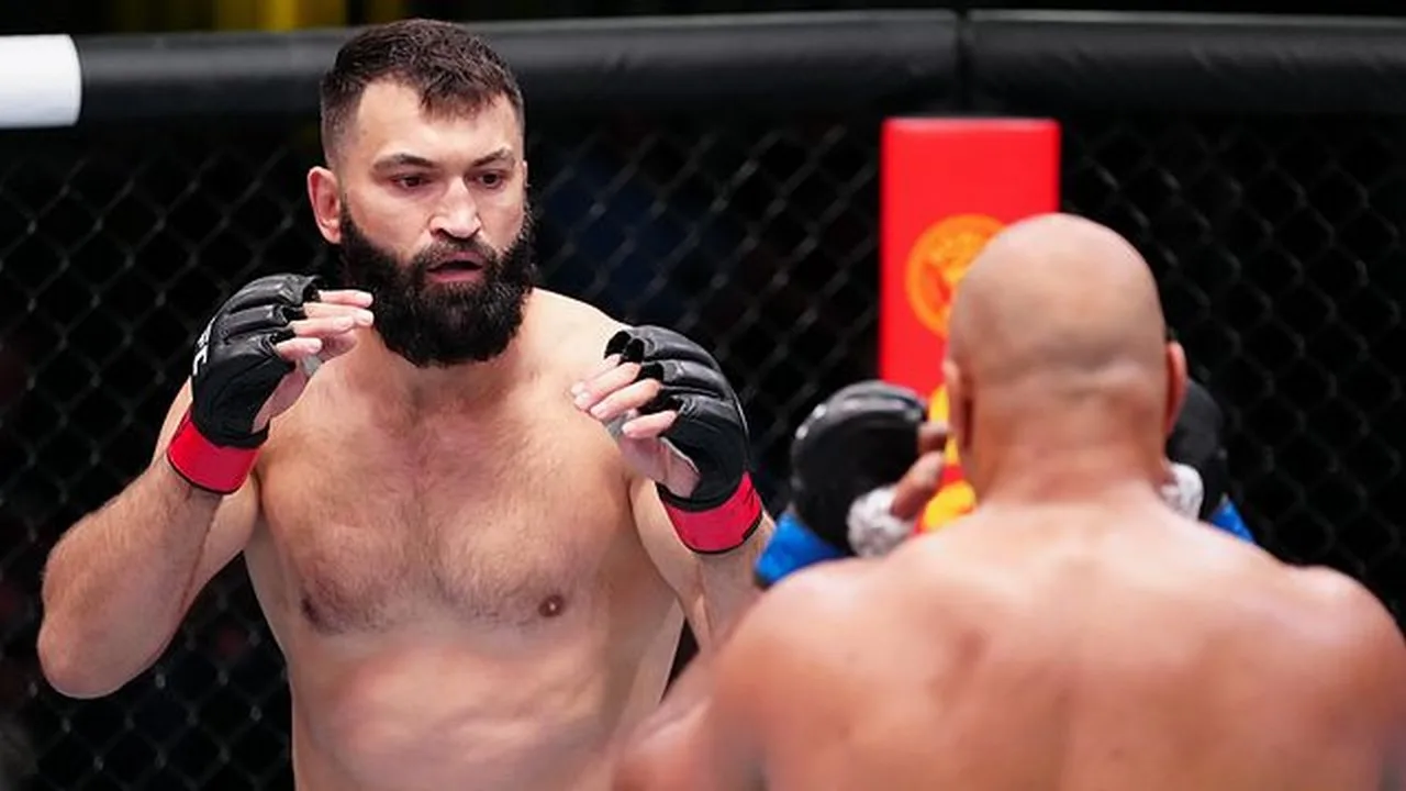 Jeszcze rok temu leczył się na raka. Teraz legenda UFC zawalczy na gołe pięści