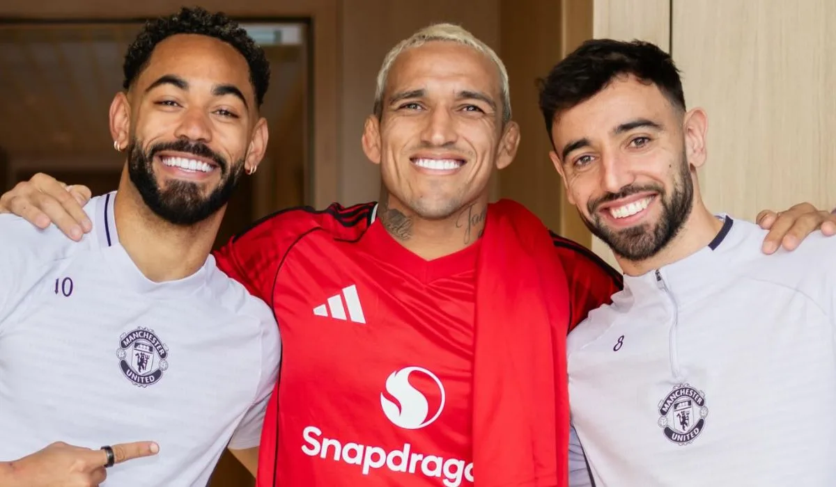 Charles Oliveira odwiedził Manchester United. Tak go przyjęli piłkarze