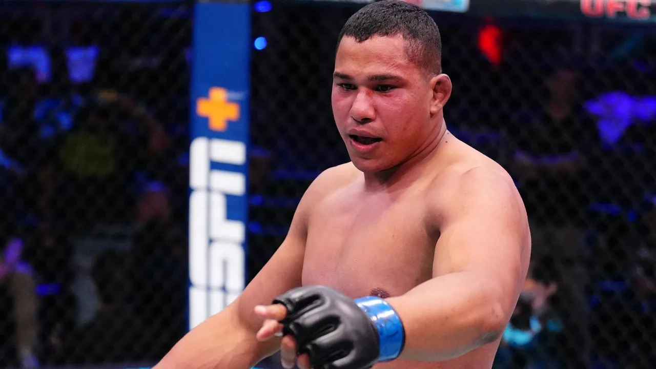 Jeszcze nie zadebiutował, a już został zawieszony. Problemy zawodnika UFC