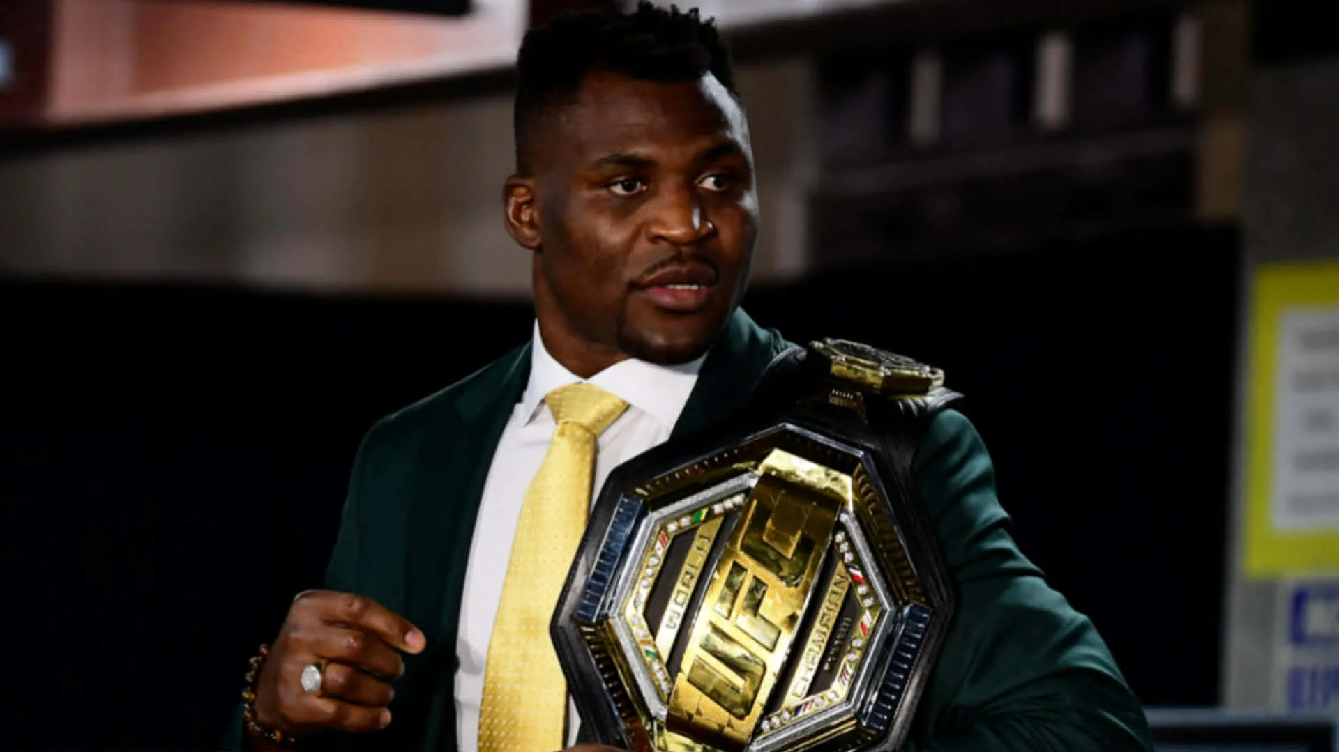 Francis Ngannou zawalczy w FAME MMA? Tajemniczy wpis włodarza