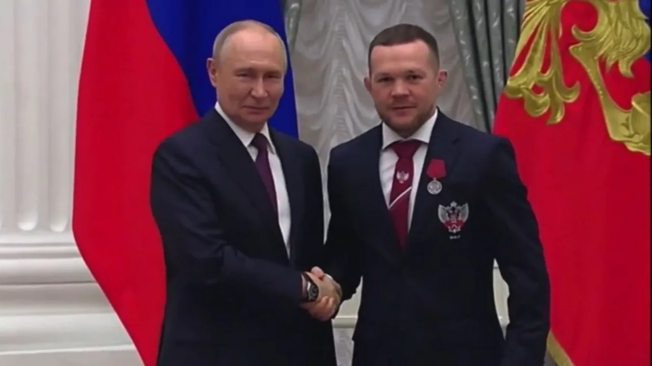 Mistrz UFC nagrodzony. Władimir Putin wręczył mu order