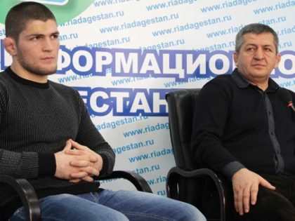 Khabib Nurmadomedov ze swoim ojcem, Lowkick MMA