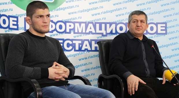 Khabib Nurmadomedov ze swoim ojcem, Lowkick MMA