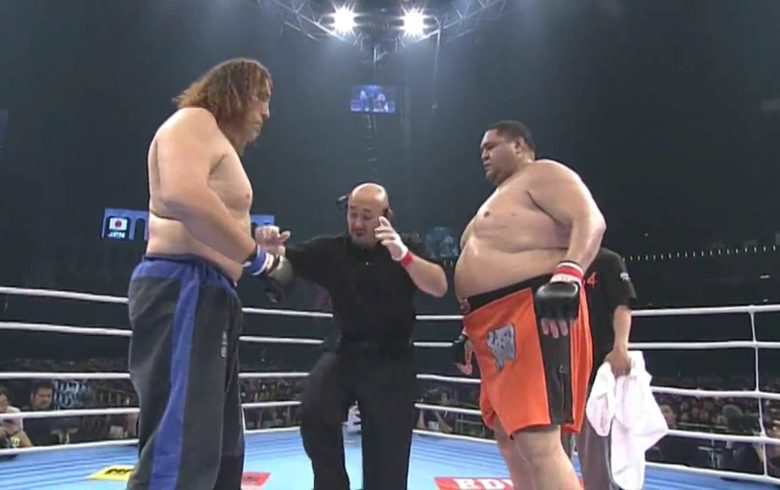 Giant Silva (z lewej) vs. Akebono, youtube.com