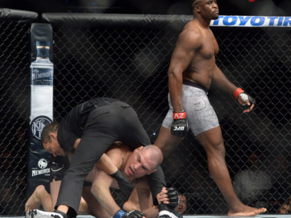 Ciosy Ngannou czy kontuzja kolana? Cain Velasquez zabiera głos o przyczynach porażki na UFC Phoenix