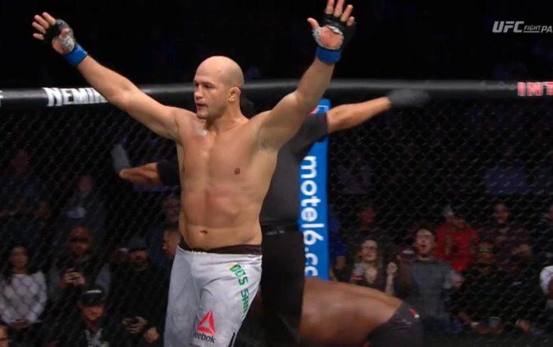 Czekając na UFC Minneapolis: tak nokautuje Junior dos Santos [WIDEO]