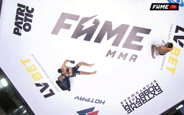 FAME MMA 5 wyniki: Hassi nokautuje wysokim kopnięciem Olega
