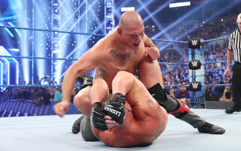 Cain Velasquez atakuje Brocka Lesnara w WWE