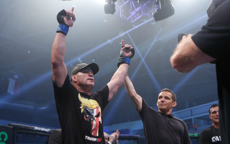 Tito Ortiz poddaje byłego zawodnika WWE na Combate Americas, Donald Trump spieszy z gratulacjami!