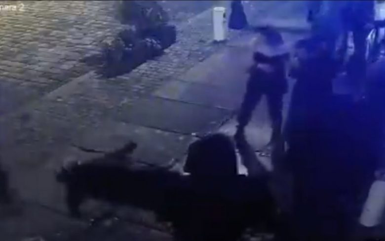 Do sieci wyciekło nagranie z momentu uderzenia Dominika Sikory na poznańskim Rynku