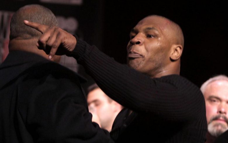Pięściarski flashback: Jak Mike Tyson naubliżał dziennikarzowi i odwołano jego walkę z Lenoxem Lewisem [WIDEO]