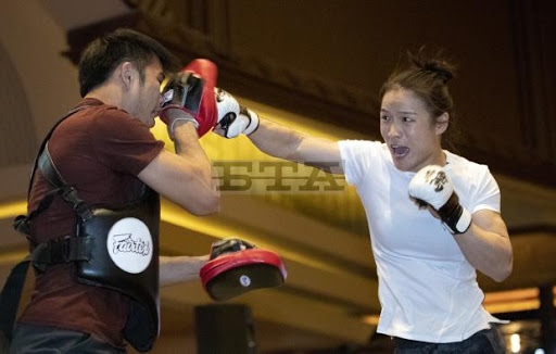 Weili Zhang imponuje szybkością i siłą na media treningu przed UFC 248, a jak przy niej wygląda Jędrzejczyk