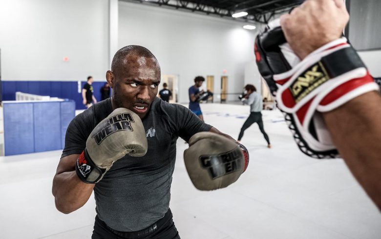 Kamaru Usman zmienia obóz