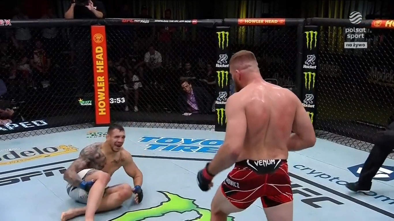 UFC on ESPN 36 Jan Błachowicz wygrywa przed czasem! Kontuzja przeciwnika przerwała walkę WIDEO