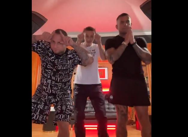 Gwiazdy freak fightów tańczą do piosenki Ewy Brodnickiej